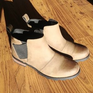 Sorel Emelie Chelsea Boots sz 8